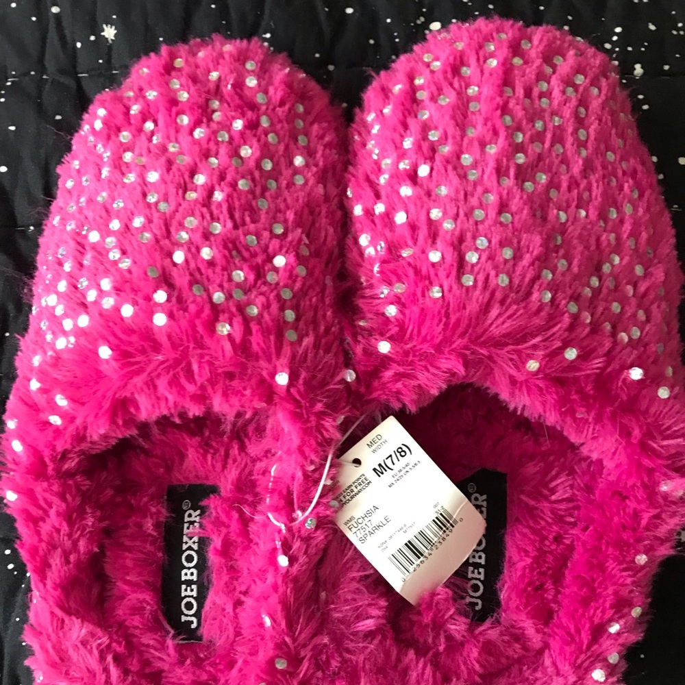 Joe Boxer fluffy Slippers 💕